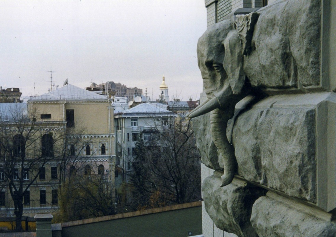 Дом-легенда: отель на исторической вилле иджеа. Дом с химерами банковая ул 10. Юбер де живанши особняк. Мифы дом. Проект дома легенда.